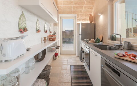 Villa Gialonia 8+2: Wand, Interior Design, Countertop, Küche, Flooring, Zuhause, Fussboden, Möbel, Decke, Major Appliance