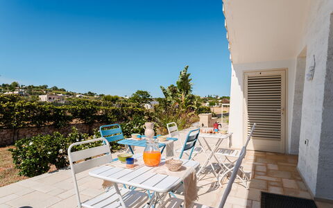 Villa Gialonia 8+2: Wohnung, Gartenmöbel, Stuhl, Balkon, Schatten, Tisch Im Freien, Zimmerpflanze, Blumentopf