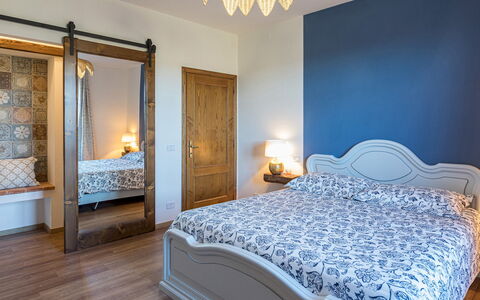 Casale Bella Vita 8+4: Möbel, Interior Design, Schlafzimmer, Bett, Flooring, Fussboden, Holz, Zimmer, Bettdecke, Bedding