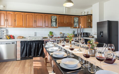 Casale Bella Vita 8+4: Möbel, Küche, Küchengerät, Countertop, Major Appliance, Interior Design, Cabinetry, Flooring, Holz, Haushaltsgerät