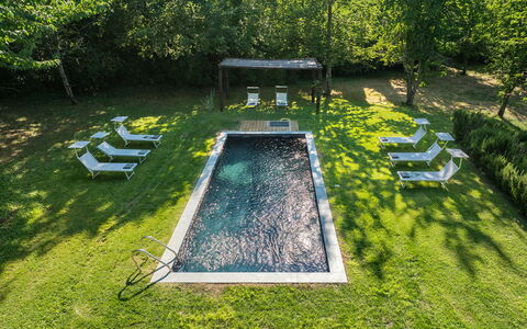 Casale dei Tigli 8: Schwimmbad, Garten, Rasen, Landscaping, Hinterhof, Gartenmöbel, Park, Water Feature, Schatten, Garten