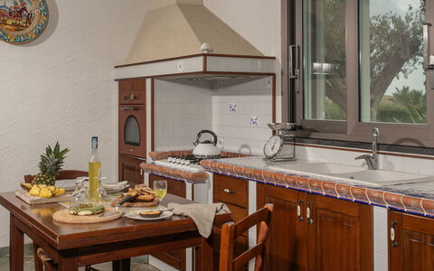 Villa Alessia 6: Küche, Möbel, Countertop, Holz, Interior Design, Flooring, Cabinetry, Küchengerät, Zuhause, Fussboden