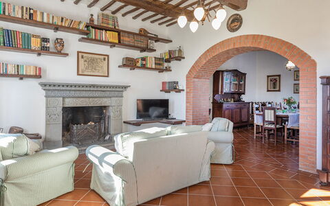 Casale le Tre Querce 8+1: Möbel, Wand, Flooring, Interior Design, Zuhause, Fussboden, Wohnzimmer, Zimmer, Stuhl, Decke