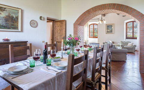 Casale le Tre Querce 8+1: Möbel, Wand, Tabelle, Interior Design, Esszimmer, Stuhl, Küche & Esszimmer Tisch, Flooring, Decke, Zimmer