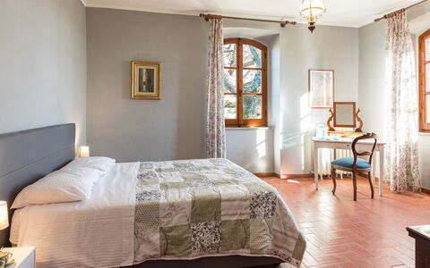 Casale le Tre Querce 8+1: Möbel, Interior Design, Schlafzimmer, Bett, Zimmer, Flooring, Textil, Decke, Linens, Bettdecke
