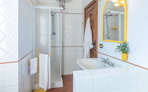 Casale le Tre Querce 8+1: Wand, Interior Design, Armatur, Flooring, Badezimmer, Fussboden, Installation, Zapfhahn, Fliese, Zimmer