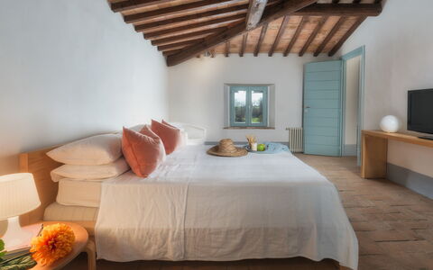 Villa Carmeli 12+2: Wand, Interior Design, Holz, Schlafzimmer, Flooring, Fussboden, Bett, Decke, Möbel, Zuhause