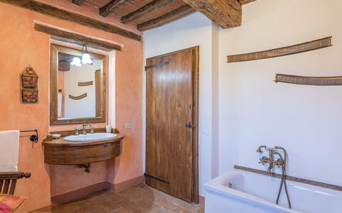 Podere le Corone 14: Armatur, Installation, Hartholz, Zapfhahn, Holzbeize, Planke, Hotel, Badezimmer