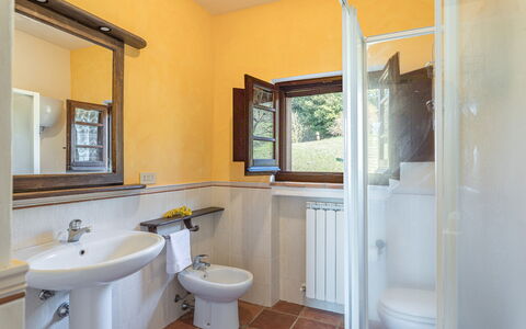 Podere le Corone 14: Interior Design, Flooring, Decke, Zimmer, Fussboden, Beleuchtung, Möbel, Zuhause, Armatur, Tür