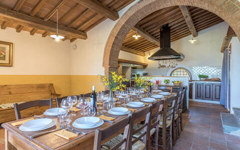Podere Pratovecchio 14+2: Möbel, Flooring, Tabelle, Küche & Esszimmer Tisch, Stuhl, Esszimmer, Bauernhaus, Villa, Zimmerpflanze, Countertop