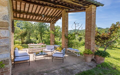 Podere Pratovecchio 14+2: Möbel, Gartenmöbel, Garten, Stuhl, Outdoor Struktur, Hinterhof, Schatten, Landscaping, Veranda, Terrasse