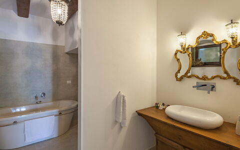 Casa Melograno 11+2: Badezimmer, Armatur, Interior Design, Badewanne, Flooring, Zapfhahn, Bad Sink, Sinken, Fussboden, Installation