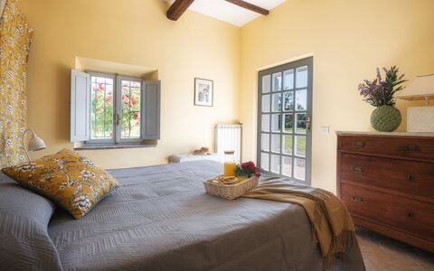 Casale Dell Oasi 12: Möbel, Interior Design, Bett, Wand, Schlafzimmer, Flooring, Zimmer, Bettdecke, Fussboden, Holz