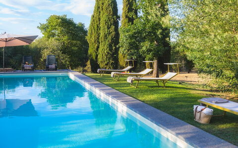 Casale Dell Oasi 12: Blau, Schwimmbad, Gartenmöbel, Garten, Schatten, Resort, Landscaping, Estate, Eco Hotel, Hazienda