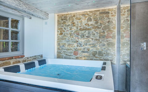 Casal Parro 6: Armatur, Badewanne, Badezimmer, Resort, Schwimmbad, Jacuzzi, Installation, Fliese, Hotel