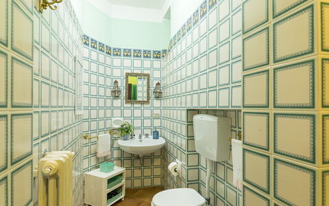 Villa Rinaldi 6: Flooring, Interior Design, Fussboden, Fliese, Glas, Badezimmer, Hintergrund, Farbe, Toilette