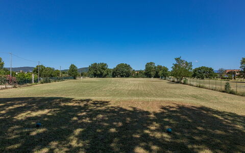 Villa Mimmina 8: Blau, Himmel, Daytime, Natürlichen Umgebung, Gras, Einfach, Wiese, Horizont, Grundstueck, Feld