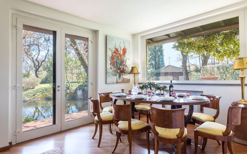 Villa Mimmina 8: Möbel, Interior Design, Esszimmer, Stuhl, Tabelle, Flooring, Küche & Esszimmer Tisch, Holz, Fussboden, Decke