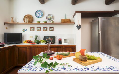La Panoramica 8: Möbel, Interior Design, Holz, Countertop, Küche, Obst, Flooring, Geschirr, Zimmer, Beleuchtung