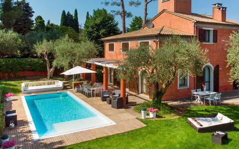 Villa Rossa 12: Schwimmbad, Zuhause, Resort, Wohngebiet, Haus, Estate, Stuhl, Eco Hotel, Hazienda, Villa