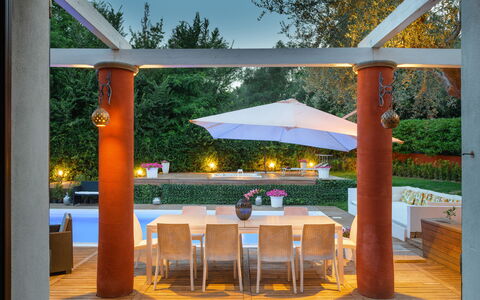 Villa Rossa 12: Möbel, Schatten, Stuhl, Gartenmöbel, Decke, Garten, Resort, Eco Hotel, Terrasse, Blumentopf