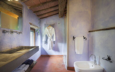 Casa di Pan 6: Wand, Flooring, Armatur, Fussboden, Interior Design, Decke, Installation, Zapfhahn, Badezimmer, Fliese