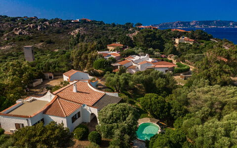 Villa Isa 6: Landschaft, Haus, Dorf, Küste, Estate, Luftaufnahmen, Bergdorf, Vogelperspektive, Chaparral, Eco Hotel