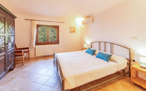 Villa Isa 6: Interior Design, Flooring, Fussboden, Möbel, Holz, Decke, Bett, Zimmer, Schlafzimmer, Zuhause