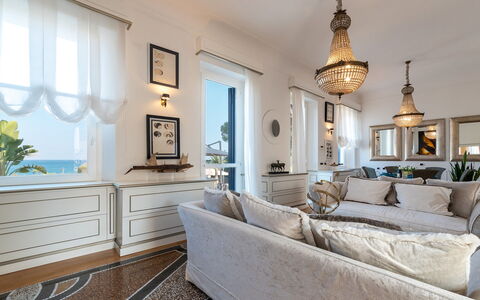 Villa Callari 6+2: Möbel, Interior Design, Couch, Flooring, Zuhause, Beleuchtung, Tabelle, Wohnzimmer, Fussboden, Decke