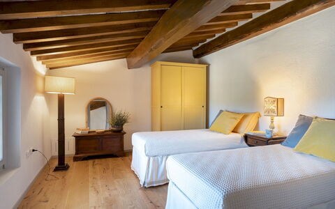 Country House Lo Spigo 4: Möbel, Interior Design, Wand, Flooring, Fussboden, Holz, Bett, Decke, Schlafzimmer, Zimmer