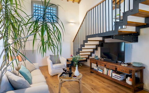 Country House Lo Spigo 4: Möbel, Interior Design, Flooring, Zuhause, Tabelle, Fussboden, Wohnung, Stuhl, Wohnzimmer, Blumentopf