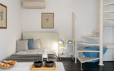 Villa Cristina 3: Möbel, Interior Design, Flooring, Wand, Fussboden, Bett, Zimmer, Schlafzimmer, Holz, Decke