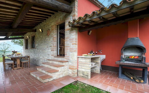 Villa le Logge 12: Möbel, Backstein, Bauernhaus, Garten, Hütte, Stuhl, Holzbeize, Hinterhof, Zimmerpflanze, Outdoor Struktur
