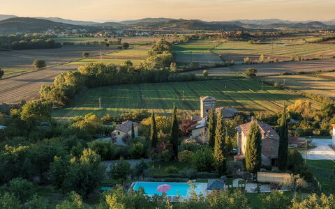 La Vecchia Pieve 8: Landschaft, Wohngebiet, Haus, Grundstueck, Ländliches Gebiet, Zuhause, Menschliche Siedlung, Estate, Vorort, Dorf