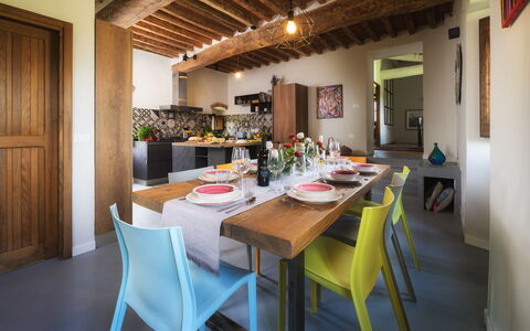 La Vecchia Pieve 8: Möbel, Interior Design, Flooring, Stuhl, Wand, Tabelle, Holz, Küche & Esszimmer Tisch, Esszimmer, Fussboden