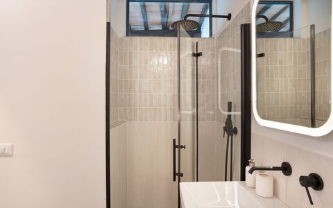 Poggio Novoli 6: Wand, Interior Design, Armatur, Badezimmer, Flooring, Fussboden, Installation, Beleuchtung, Light Fixture, Zapfhahn