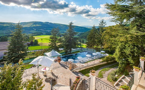 Villa Cappelletti 16+2: Schwimmbad, Resort, Eco Hotel, Landscaping, Regenschirm, Estate, Ferienort, Garten, Gartenmöbel, Senke