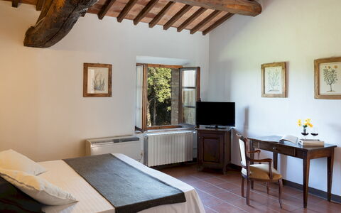 Borgo Gallinaio 32: Möbel, Wand, Holz, Interior Design, Flooring, Zuhause, Bett, Zimmer, Schlafzimmer, Bilderrahmen