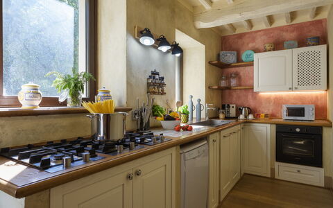 La Dama del Bosco 8+3: Küche, Küchengerät, Countertop, Major Appliance, Interior Design, Möbel, Cabinetry, Herd, Herd, Haushaltsgerät