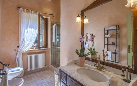 Villa Il Baiocco 8: Interior Design, Armatur, Bad Sink, Flooring, Zapfhahn, Badezimmer, Beleuchtung, Fussboden, Sinken, Installation