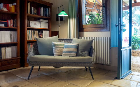 Villa Terra del Sole 8: Möbel, Kissen, Dekokissen, Couch, Kissen, Wohnzimmer, Komfort, Linens, Zimmerpflanze