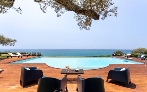 Villa Terra del Sole 8: Wasser, Schwimmbad, Resort, Möbel, Meer, Gartenmöbel, Eco Hotel, Ozean, Dämmerung, Sonnenuntergang