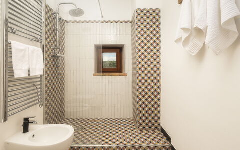 Casale Tavernelle 6: Flooring, Fussboden, Badezimmer, Interior Design, Fliese, Armatur, Installation, Decke, Toilette