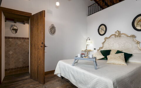 Il Romitoio 12: Wand, Möbel, Interior Design, Schlafzimmer, Flooring, Fussboden, Bett, Beleuchtung, Zimmer, Linens