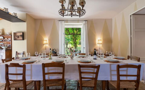 La Casa nei Vigneti 10: Möbel, Interior Design, Stuhl, Tabelle, Esszimmer, Küche & Esszimmer Tisch, Decke, Geschirr, Textil, Zimmer