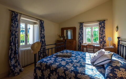 La Casa nei Vigneti 10: Möbel, Zuhause, Schlafzimmer, Linens, Bett, Stuhl, Bedding, Bettdecke, Bettrahmen, Resort