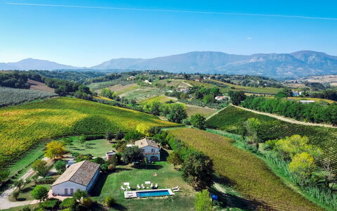 La Casa nei Vigneti 10: Bergforms, Hügel, Natürliche Landschaft, Landschaft, Hochland, Einfach, Feld, Berg, Ländliches Gebiet, Landwirtschaft