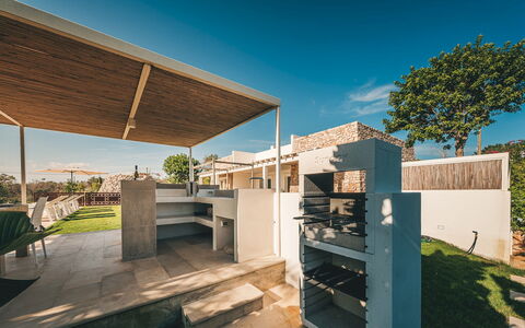 Villa la Pupazza 8: Urban Design, Verbundwerkstoff, Schatten, Landscaping, Daylighting, Balkon, Hinterhof