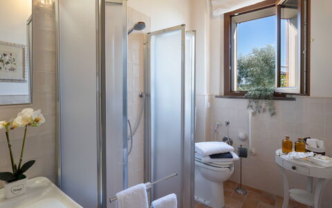 La Buganvilla 14: Wand, Interior Design, Armatur, Flooring, Zuhause, Fussboden, Zimmer, Badezimmer, Installation, Wohnung