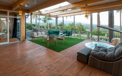 Villa Ingrid 12: Holz, Holzboden, Eco Hotel, Schatten, Resort, Holzbeize, Hartholz, Garten, Stuhl, Landscaping